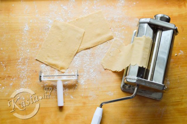 Przepis na lasagne, który dzisiaj Wam podam jest zupełnie od podstaw, oczywiście możecie użyć gotowego makaronu, czy sosu beszamelowego, wtedy czas przygotowania lasagne znacznie się skróci, a...