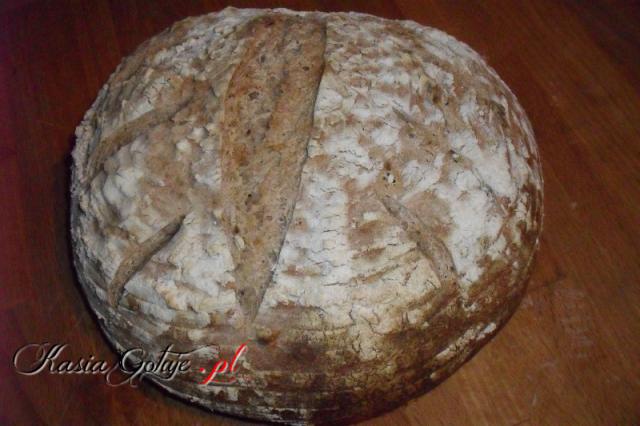 chleb na zakwasie okragly z maki pszenno zytniej razowej