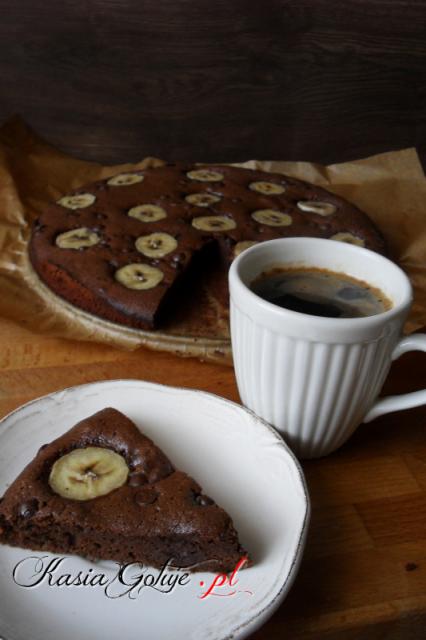 Jeśli lubisz coś czekoladowo-czekoladowe, wilgotne, puszyste to Brownie jest właśnie dla Ciebie.   My bardzo lubimy to ciasto jest mocno czekoladowe, robi się je dosłownie 5-10 minut i w przeci...