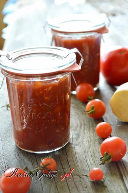 Przepis na chutney pomidorowy, który za chwilę przeczytasz, jest najlepszym, najbardziej aromatycznym i najsmaczniejszym sosem pomidorowym, który do tej pory udało mi się ugotować. Wyszedł w sa...