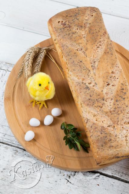 Wśród przepisów na Wielkanoc nie może zabraknąć przepisu na domowy chleb.   Moim zdaniem ten przepis na chleb będzie idealnie pasował do wielu potraw wielkanocnych.   Jest to jasny chleb pszen...